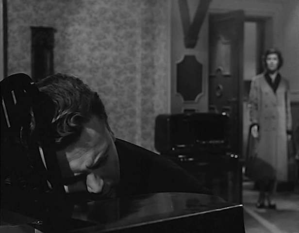 *Una Donna Libera*. The pianist and the killer.
