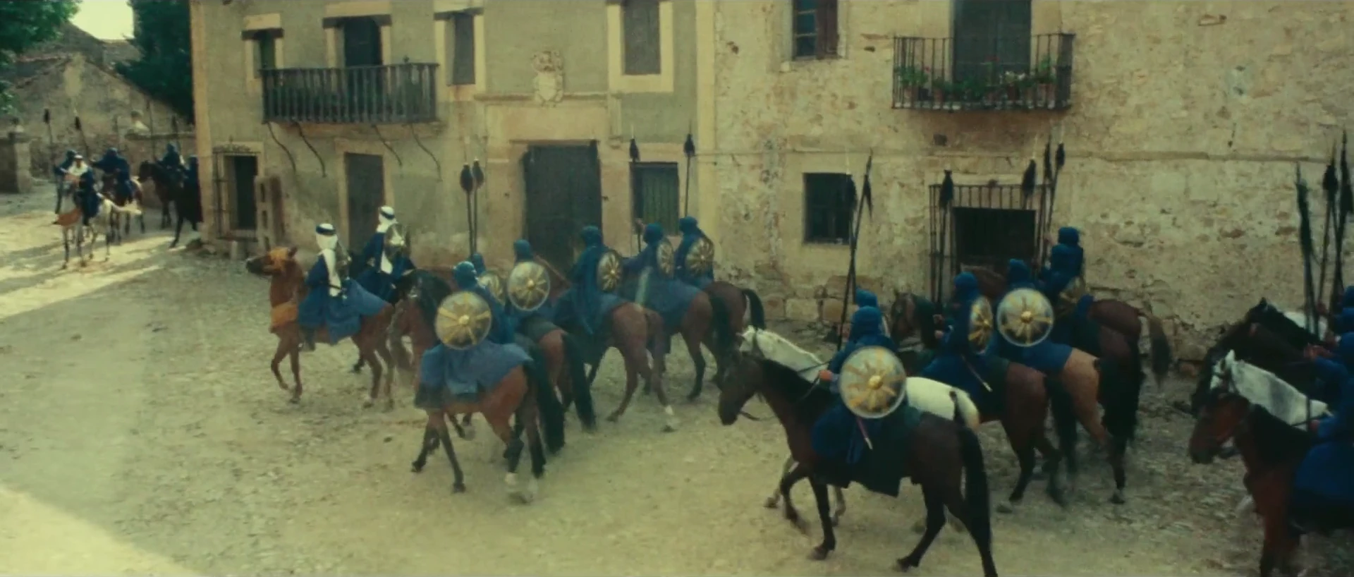 Almost identical to the previous shot, but now with two Arab captains leading the troops. The architecture of the buildings around the square is too similar. The repetition creates a disorientation, a loss of scale and of numbers.